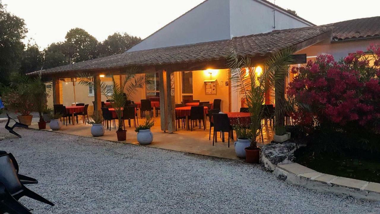 Les Chenes Verts Saint-Savinien Bagian luar foto